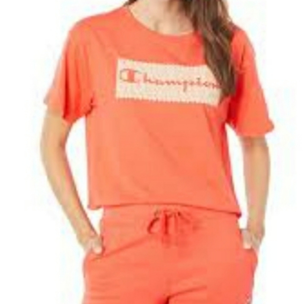 Champion The Cropped Graphic T-Shirt  Boxy Crew Neck Drop Shoulder Size M